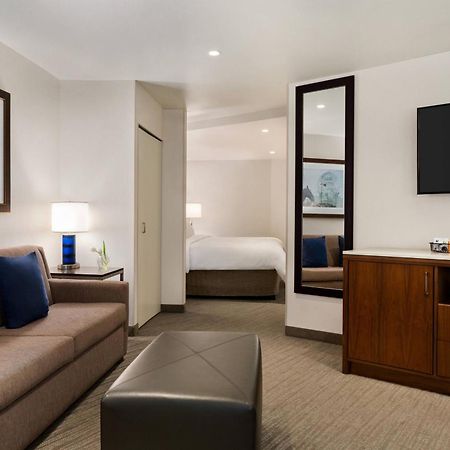 Delta Hotels By Marriott Helena Colonial Екстер'єр фото