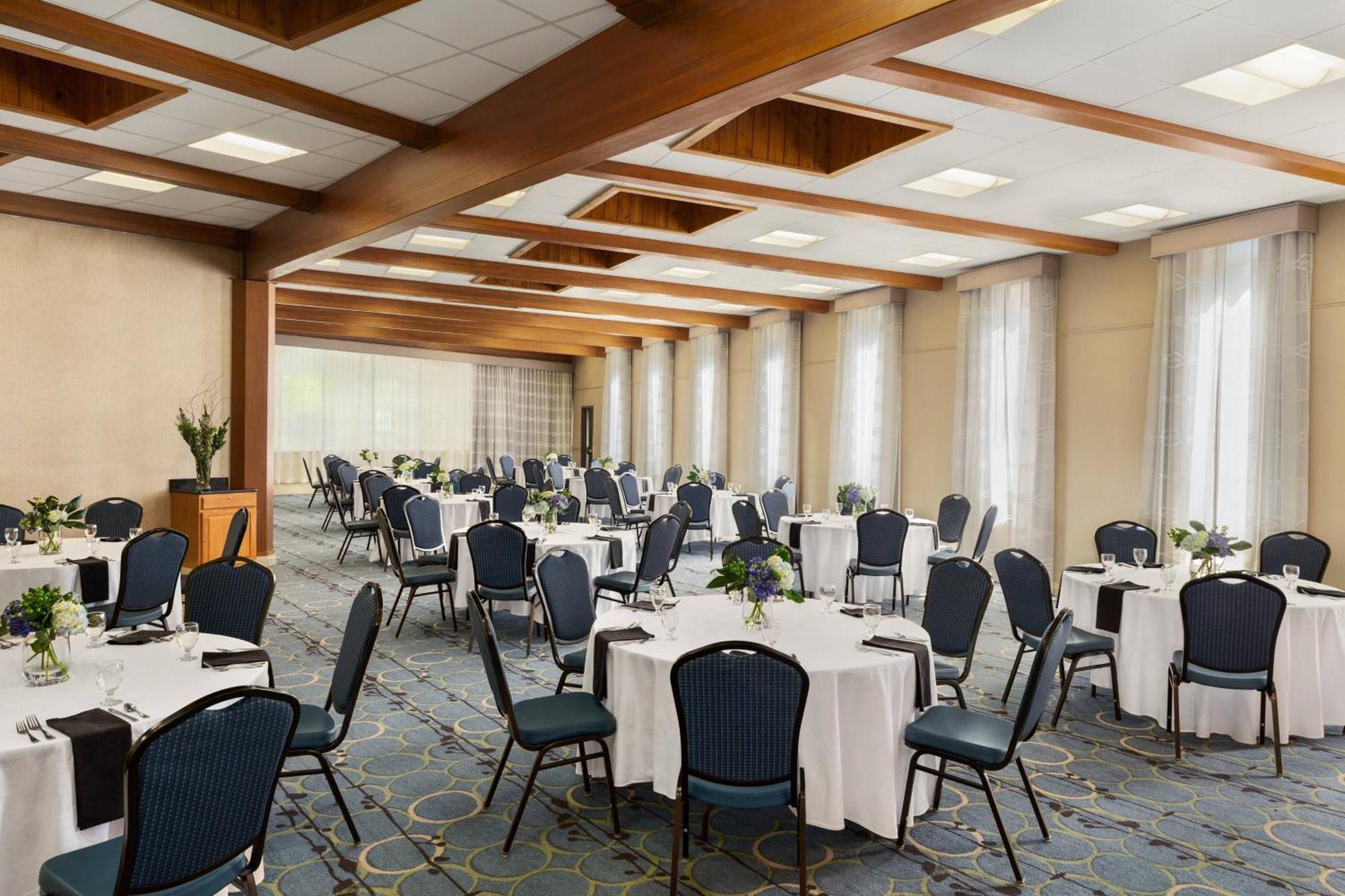 Delta Hotels By Marriott Helena Colonial Екстер'єр фото