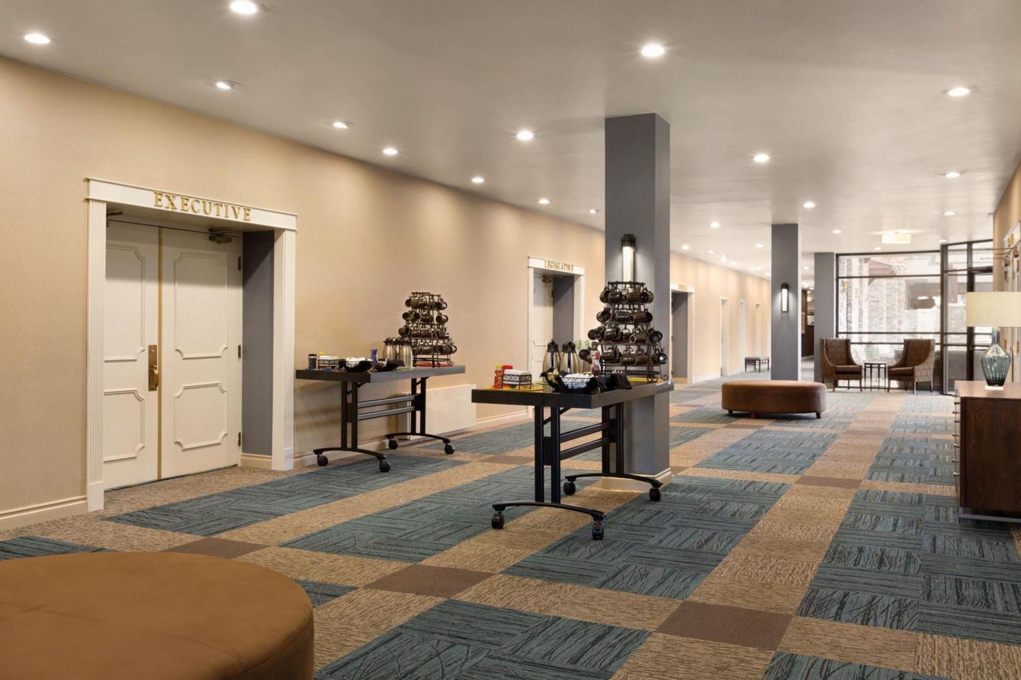 Delta Hotels By Marriott Helena Colonial Екстер'єр фото
