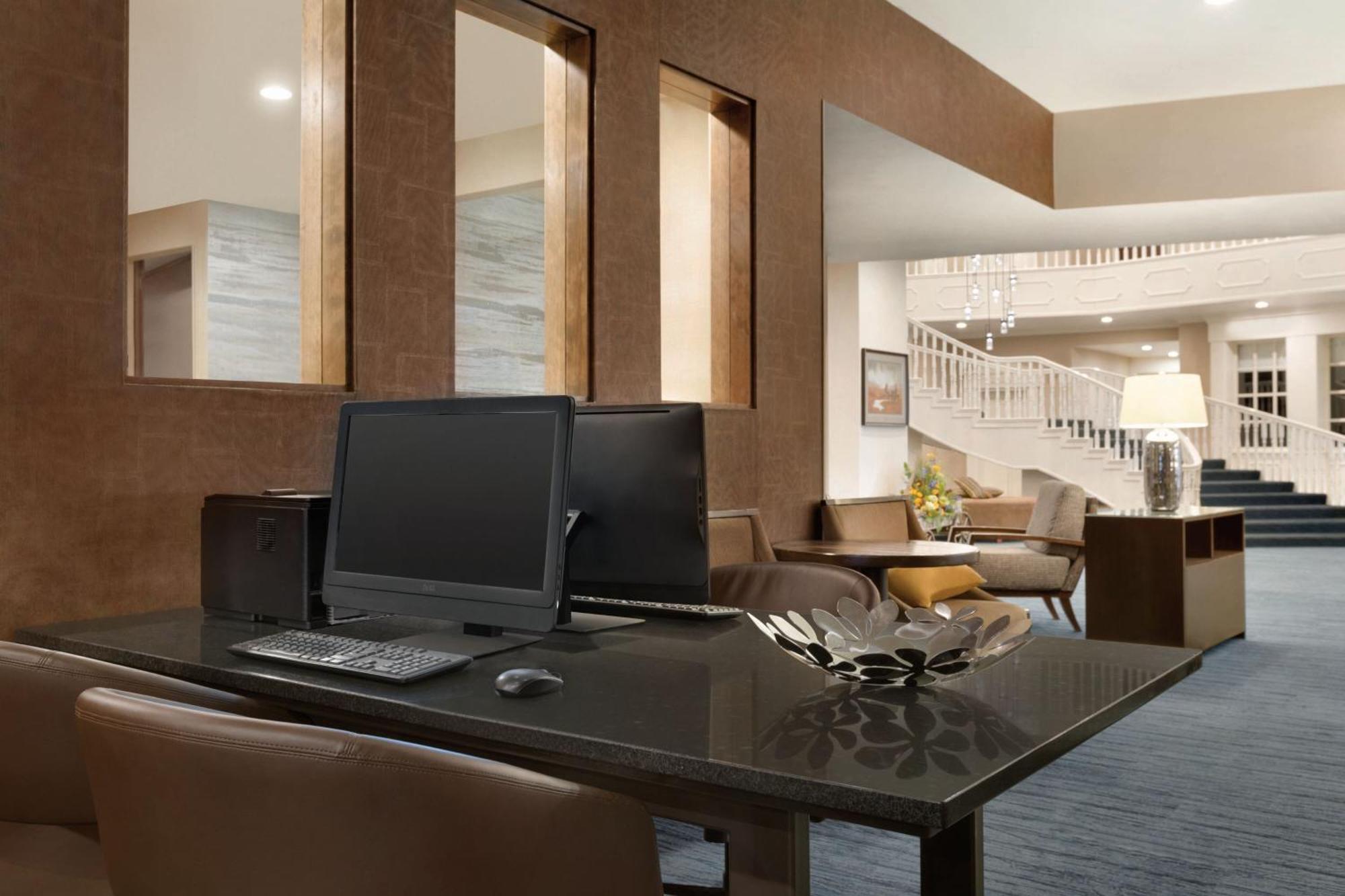 Delta Hotels By Marriott Helena Colonial Екстер'єр фото
