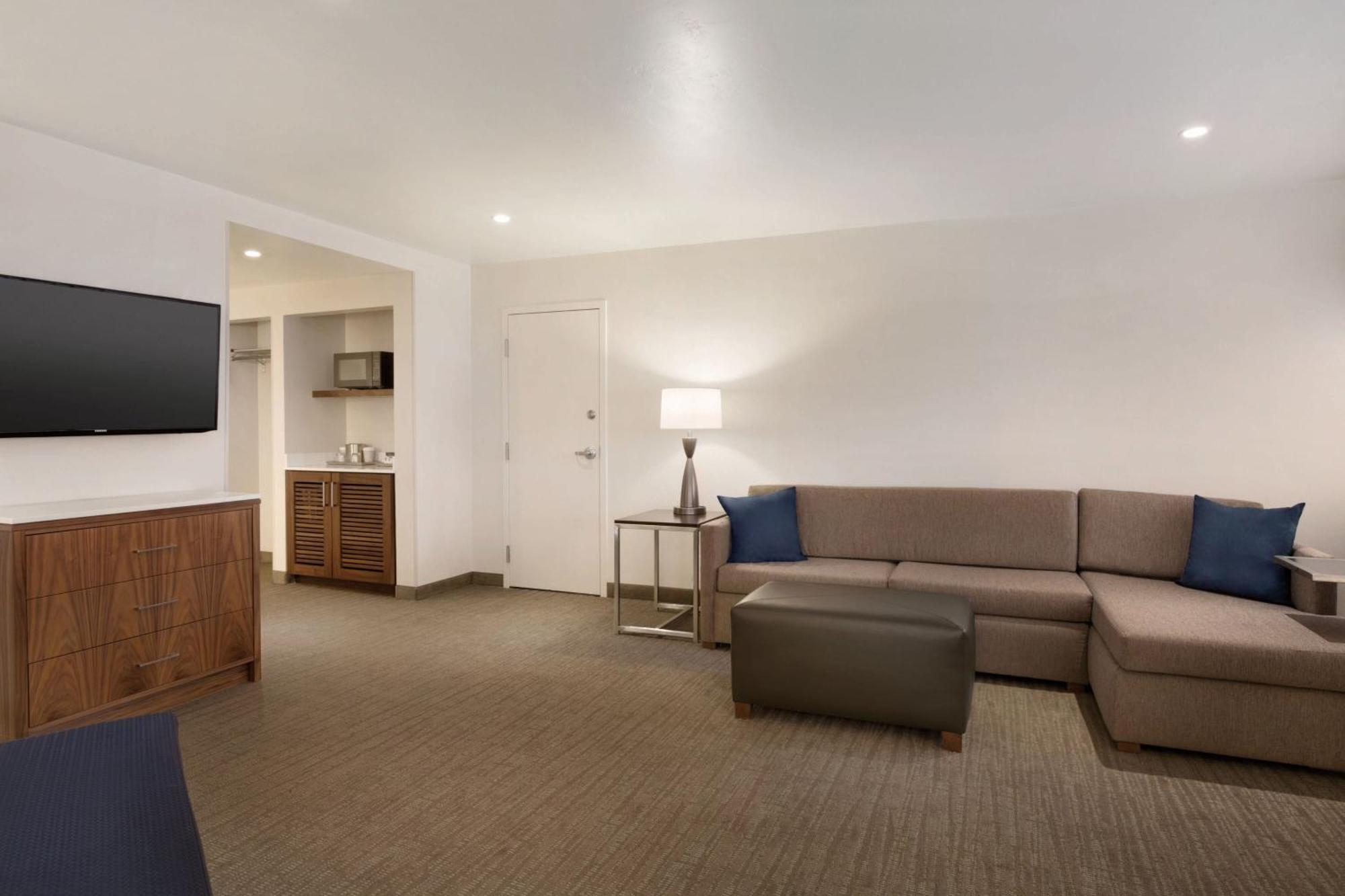 Delta Hotels By Marriott Helena Colonial Екстер'єр фото